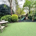 2 Bedroom Apartment In Central London South Kensington By Wild London
