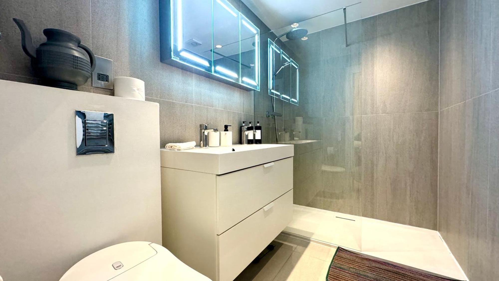 2 Bedroom In South Kensington By Wild * London
